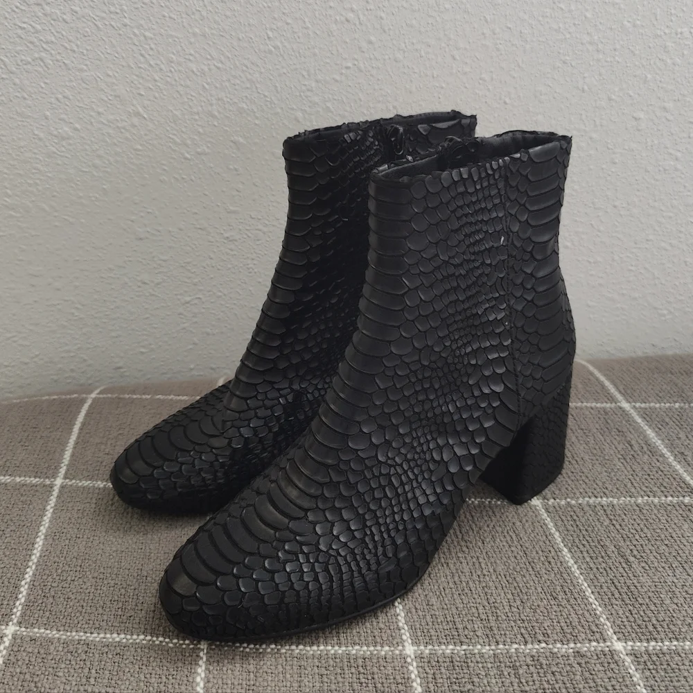 Steve Madden Gibbs Booties - Picture 7 of 11